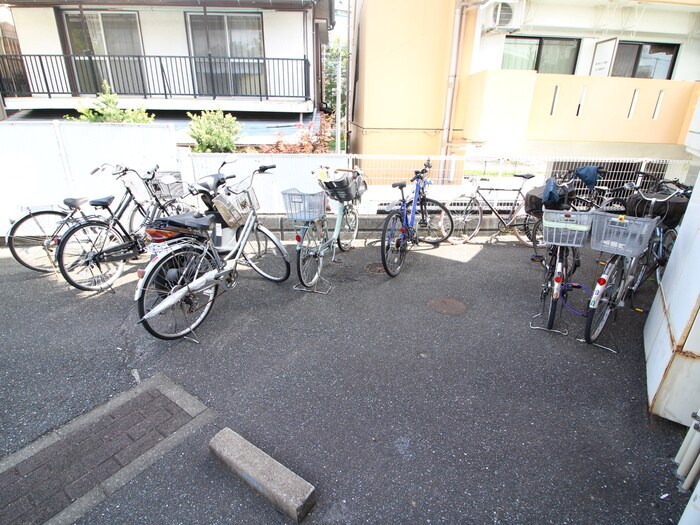 物件外観写真4　(駐輪場)