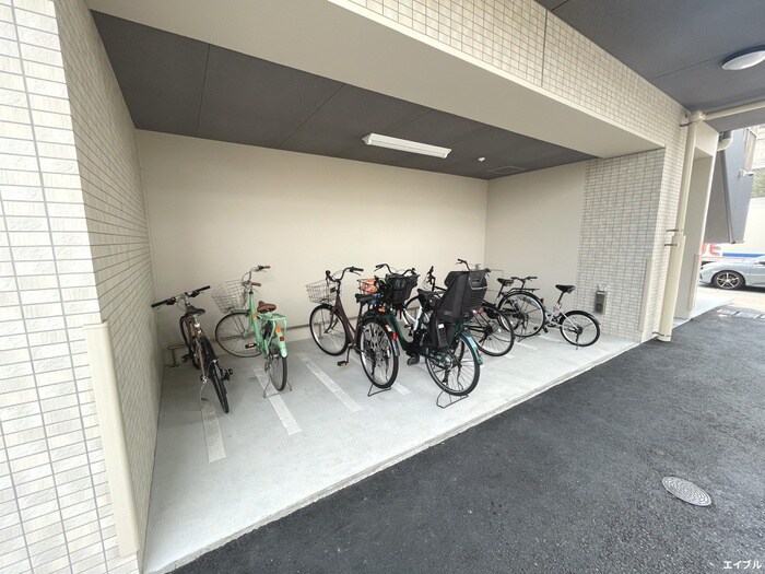 物件外観写真4　(駐輪場)