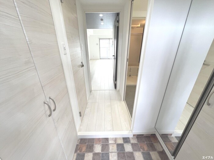 物件内観写真12　(玄関)