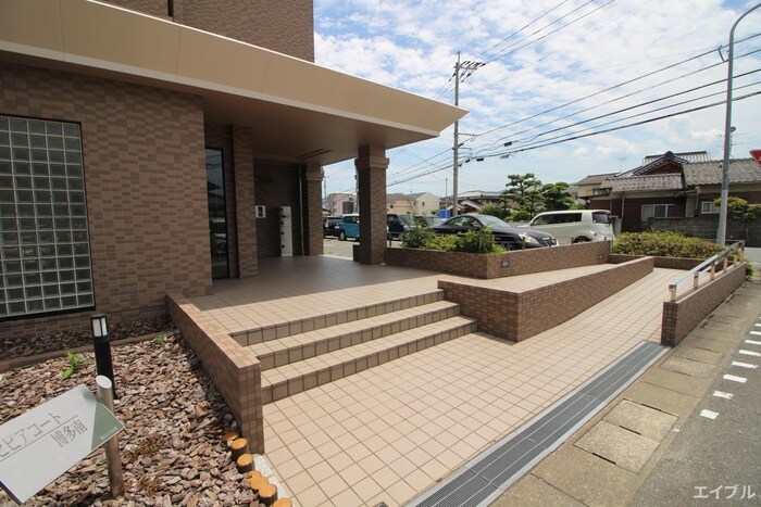 物件外観写真3　(エントランス部分)