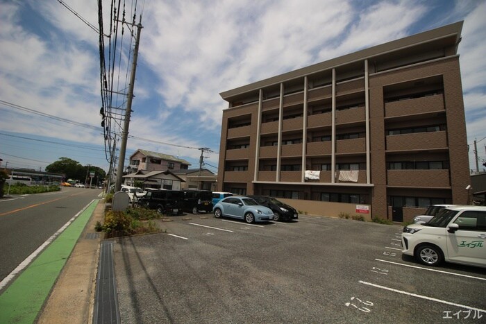 物件外観写真5　(駐車場)