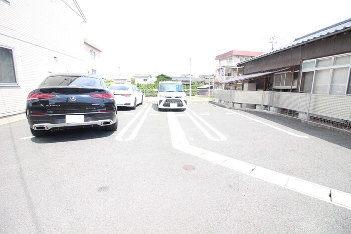 物件外観写真2　(駐車場)