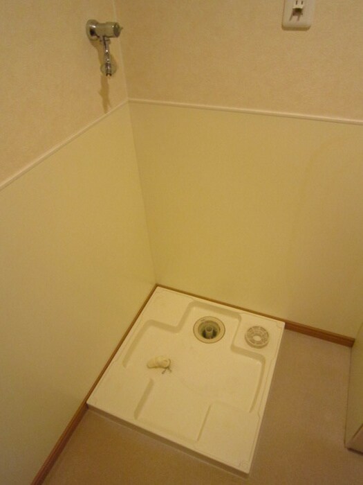 物件内観写真13　(洗濯機置場)