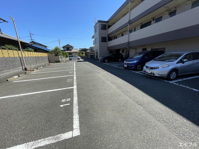 物件外観写真2　(駐車場)