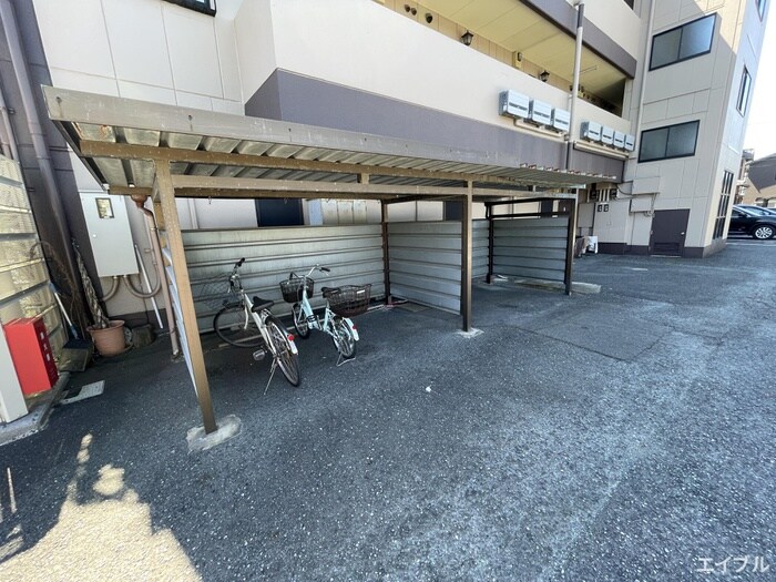 物件外観写真3　(駐輪場)
