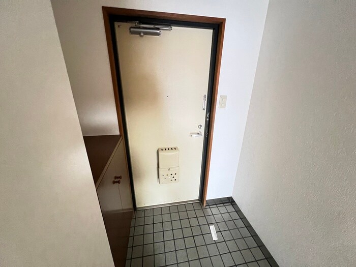 物件内観写真9　(玄関)