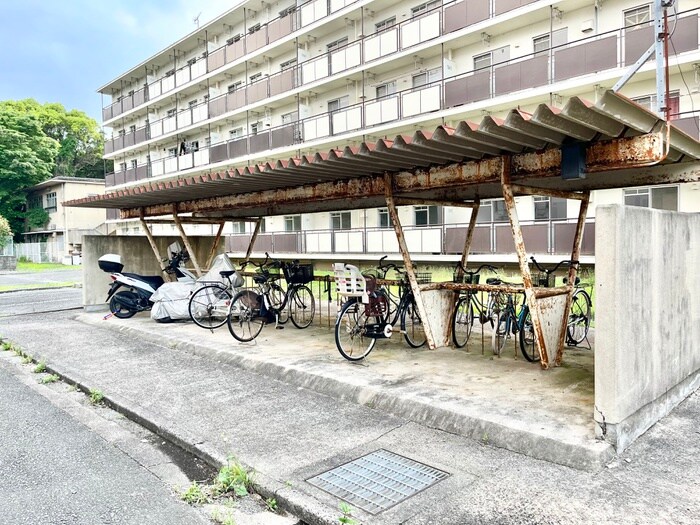 物件外観写真4　(駐輪場)