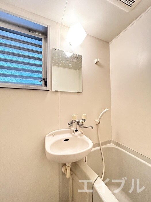 物件内観写真8　(洗面)