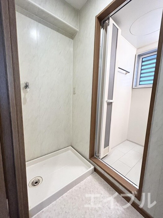 物件内観写真10　(洗濯機置場)