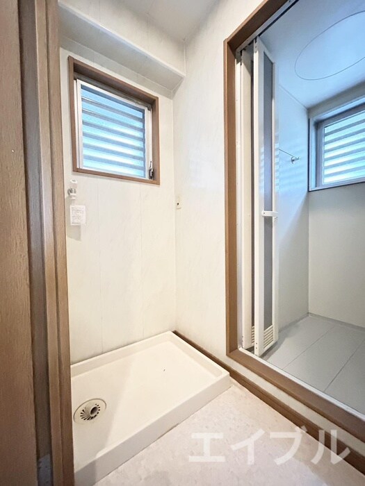 物件内観写真10　(洗濯機置場)