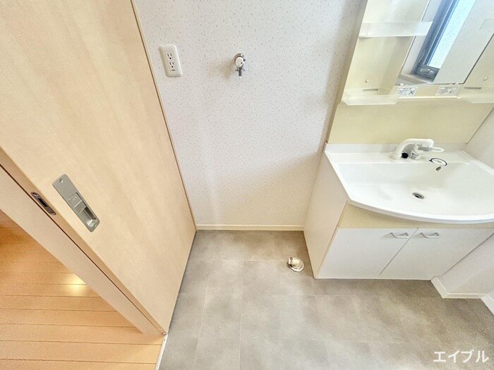 物件内観写真13　(洗濯機置場)