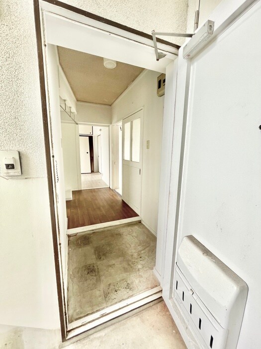 物件内観写真12　(玄関)