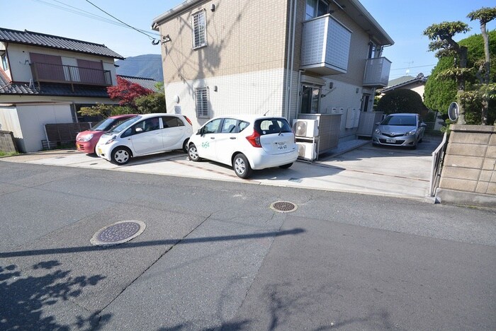 物件外観写真2　(駐車場)