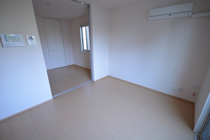 物件内観写真4　(居室)