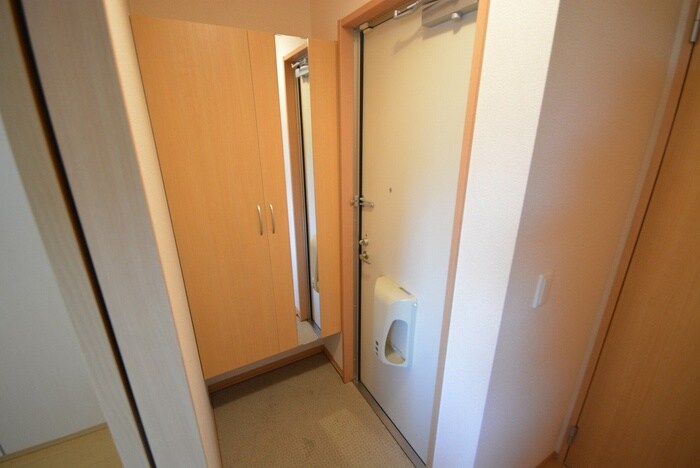 物件内観写真8　(玄関)