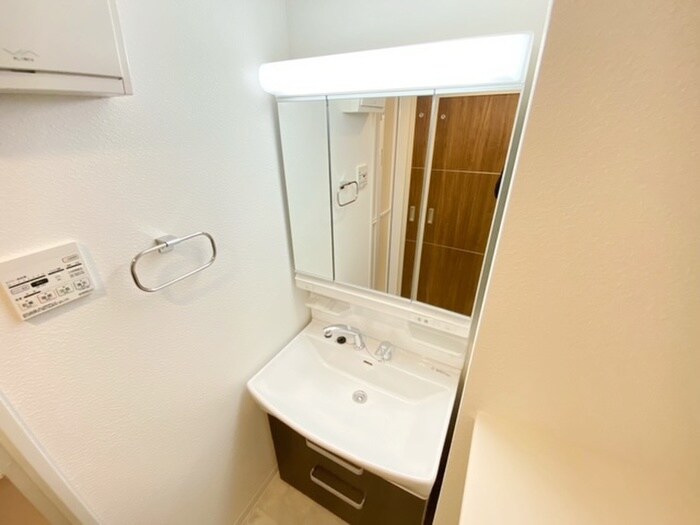 物件内観写真8　(洗面)