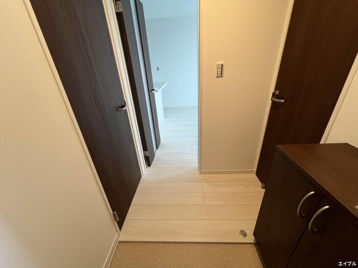 物件内観写真11　(玄関)
