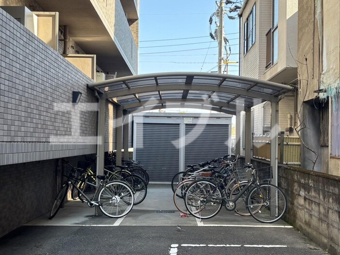 物件外観写真4　(駐輪場)