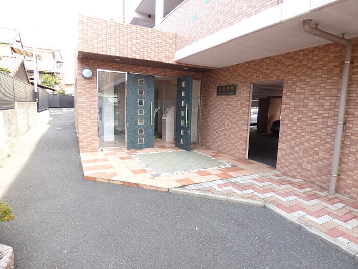 出屋敷館のエントランス部分