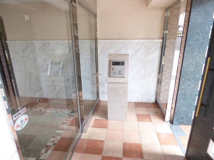 出屋敷館のエントランス部分