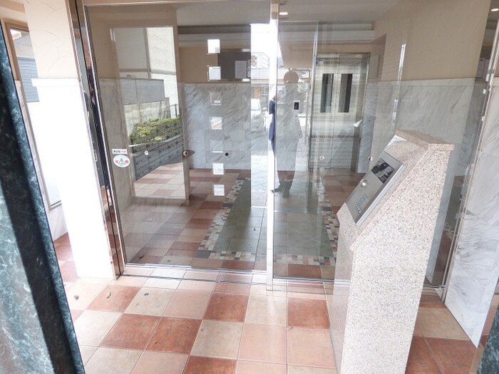 物件外観写真4　(エントランス部分)