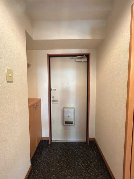 出屋敷館の玄関