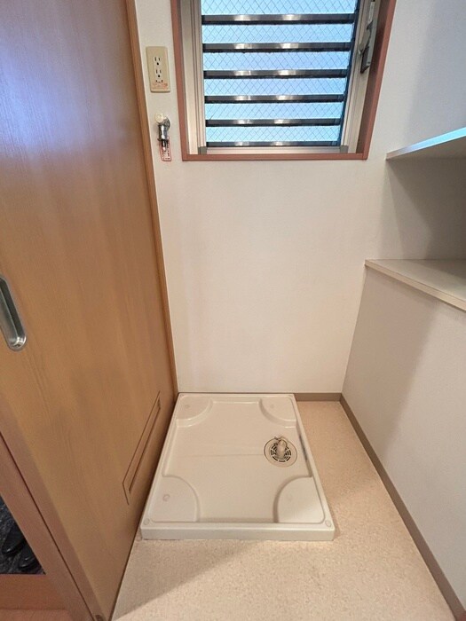 物件内観写真18　(洗濯機置場)