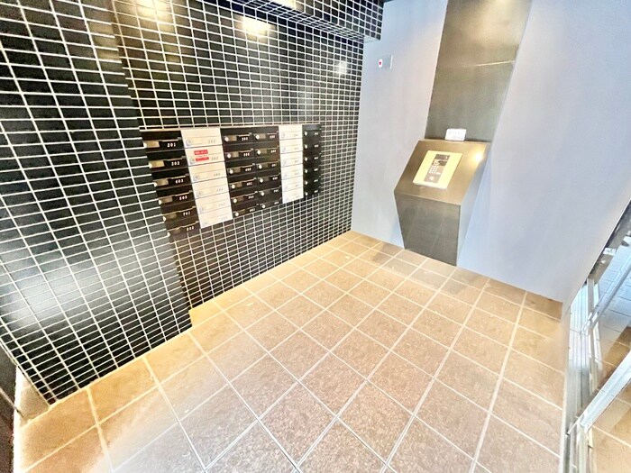 物件外観写真2　(同型モデル)