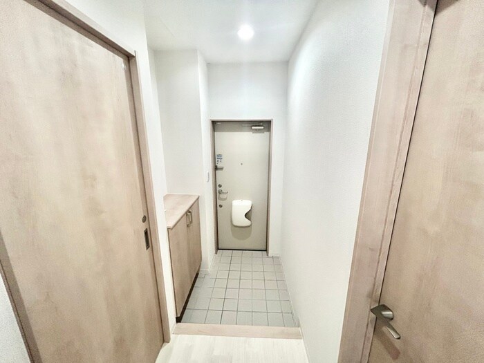 物件内観写真13　(玄関)