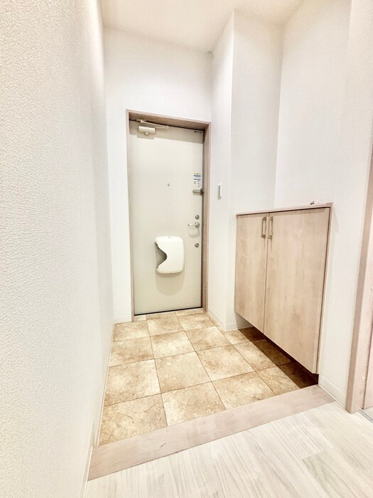 物件内観写真13　(玄関)