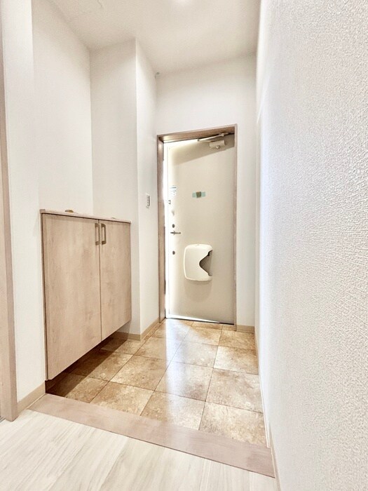 物件内観写真13　(玄関)
