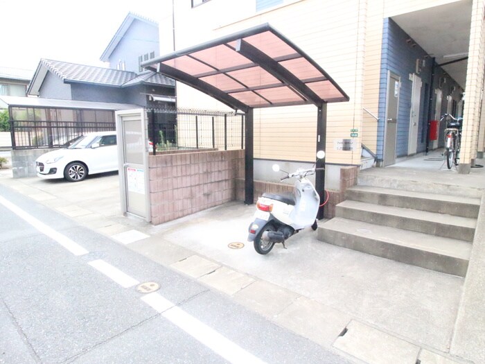 物件外観写真2　(駐輪場)