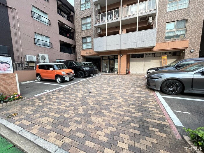 物件外観写真5　(駐車場)