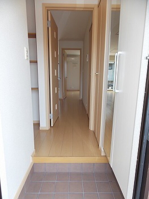 物件内観写真6　(玄関)
