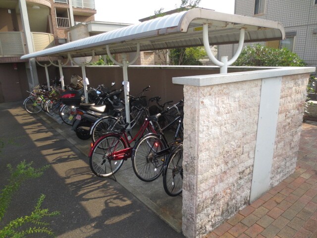 物件外観写真3　(駐輪場)
