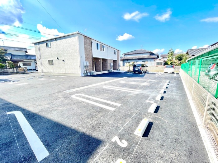 物件外観写真2　(駐車場)