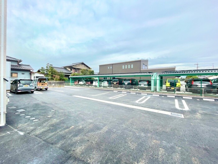 物件外観写真6　(駐車場)