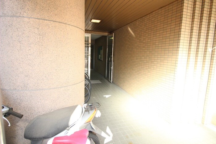 物件外観写真3　(エントランス部分)