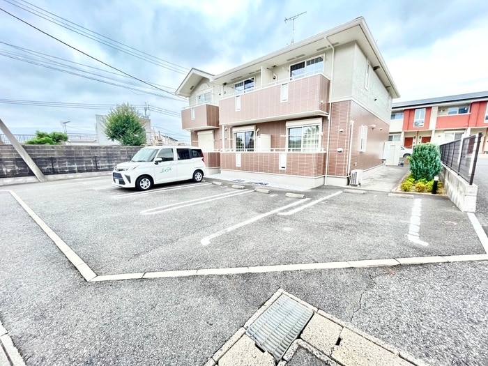 物件外観写真2　(駐車場)