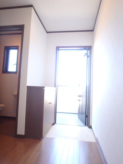 物件内観写真10　(玄関)