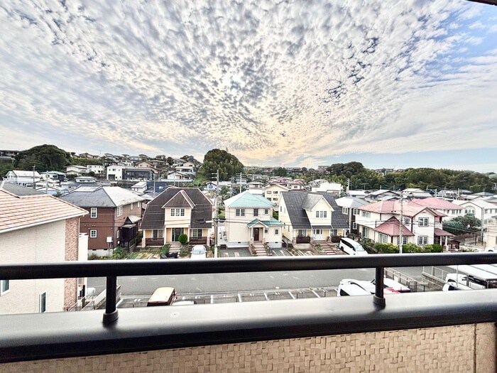 物件内観写真12　(室内からの展望)