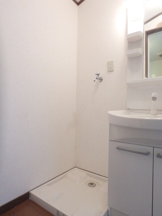 物件内観写真13　(洗濯機置場)