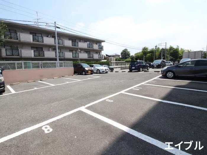 物件外観写真4　(駐車場)