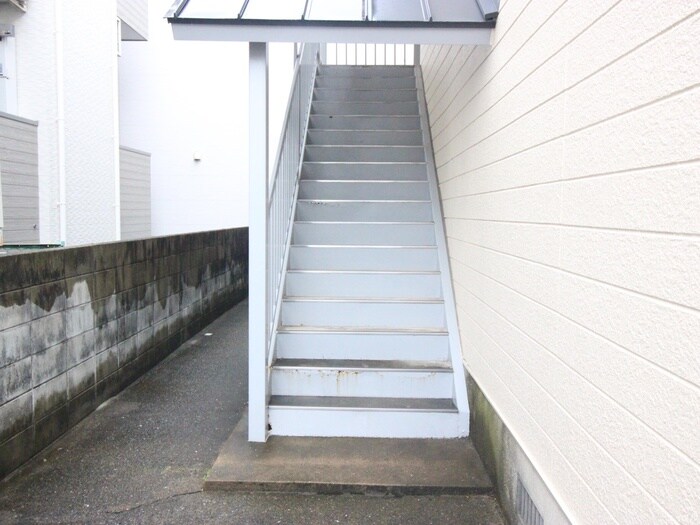 物件外観写真4　(エントランス部分)