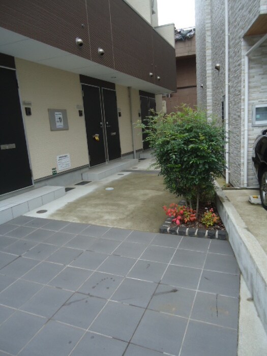 物件外観写真2　(エントランス部分)