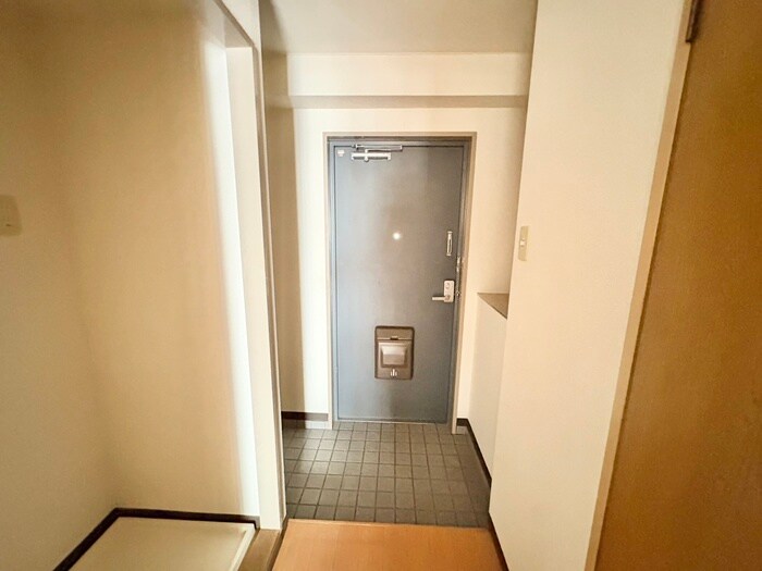 物件内観写真12　(玄関)
