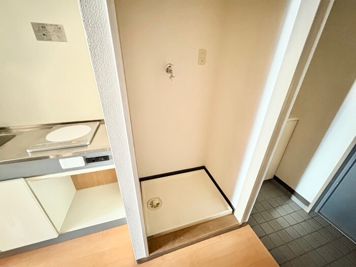 物件内観写真16　(洗濯機置場)