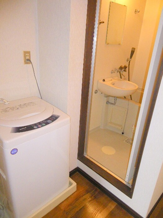 物件内観写真10　(洗濯機置場)