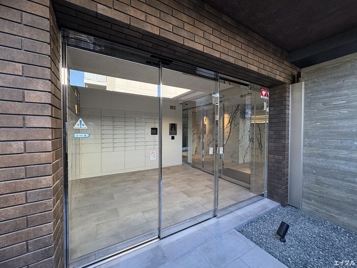 物件外観写真3　(エントランス部分)