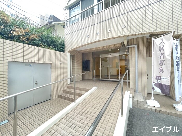 物件外観写真4　(エントランス部分)